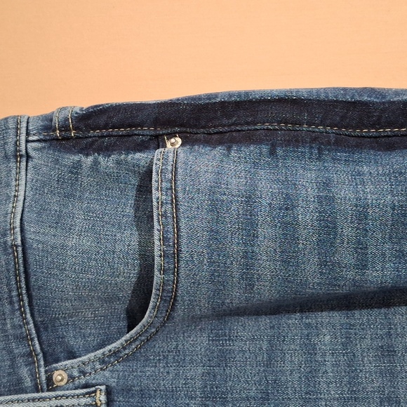 Womens Levi's 311 Shaping Skinny Denim Jeans w/Accent Stripe 20W - Picture 4 of 10